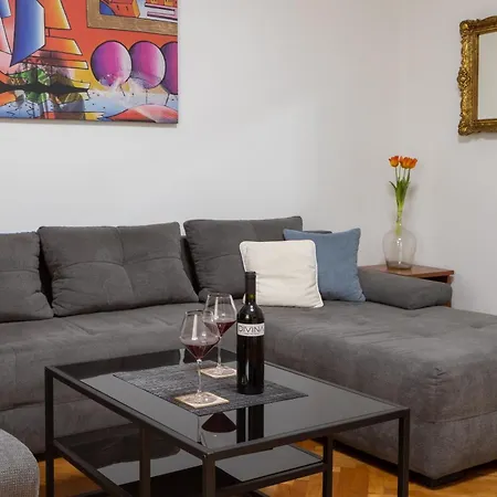 아파트 Apartment Central Split *